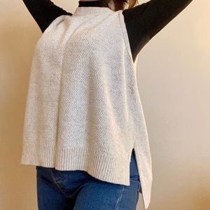 Sleeveless knit Lou & Grey top.